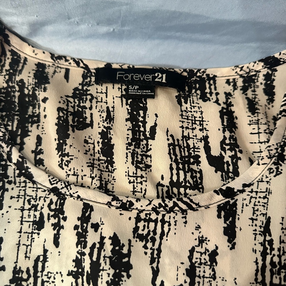Forever 21 Abstract Black and Cream Dress